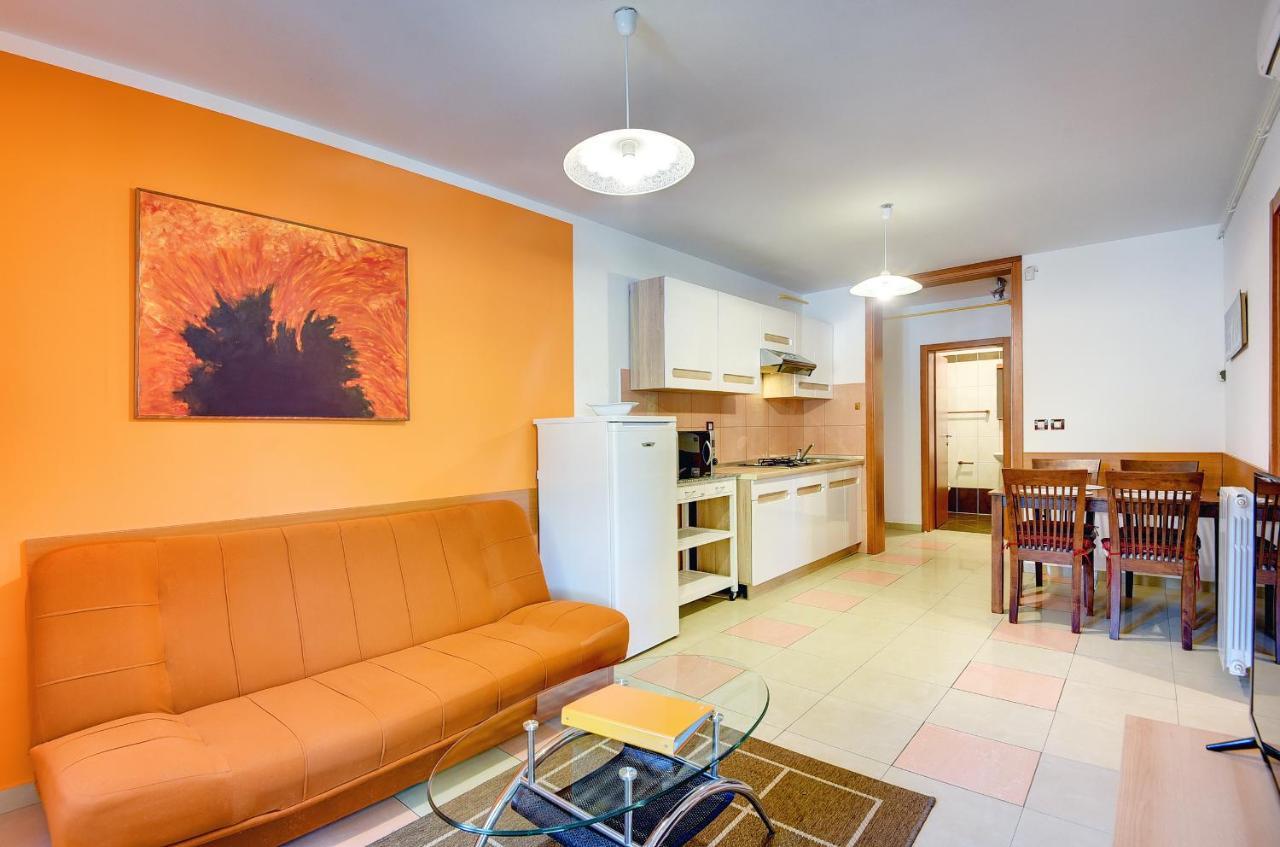 Apartments Universe Πούλα Εξωτερικό φωτογραφία