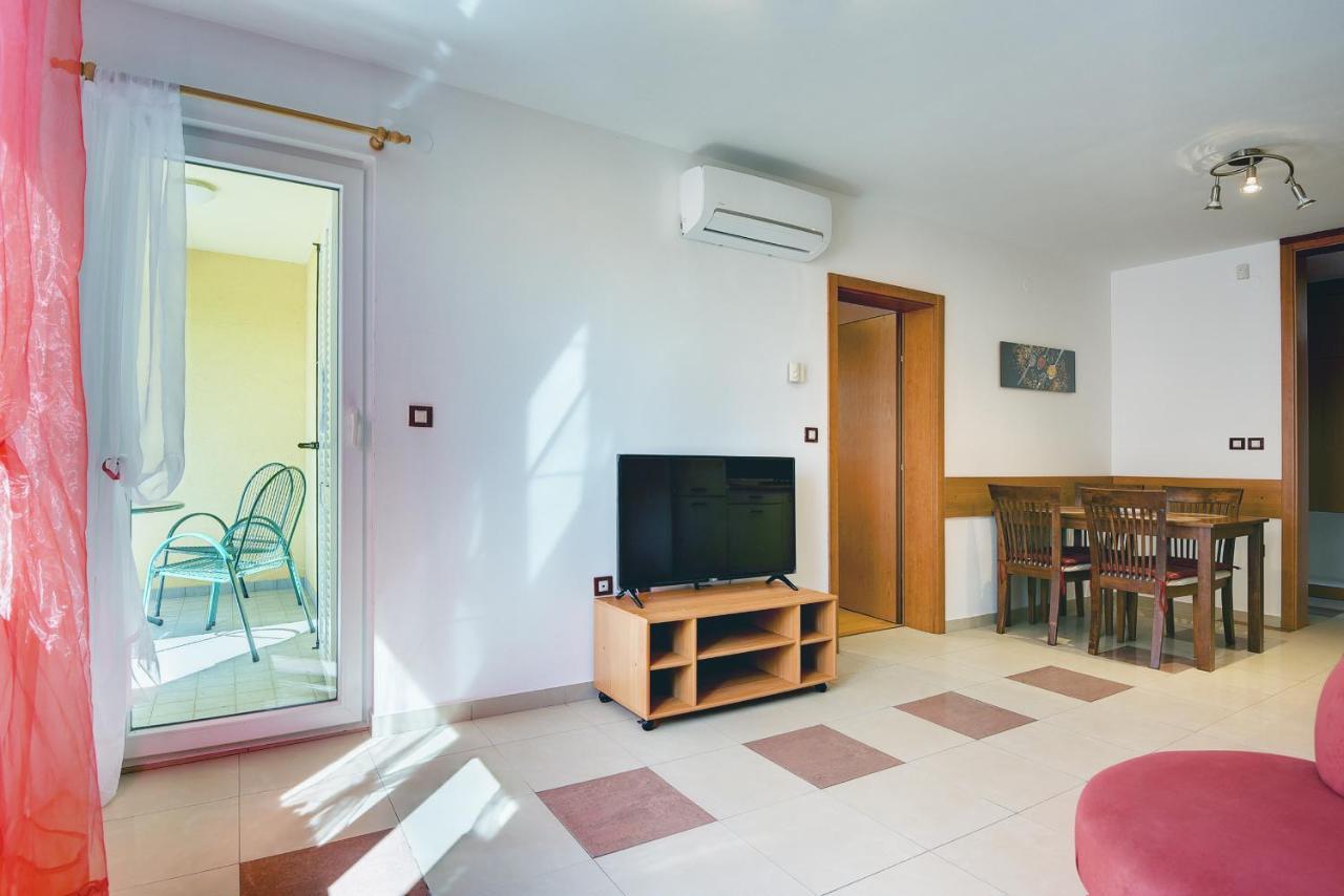 Apartments Universe Πούλα Εξωτερικό φωτογραφία