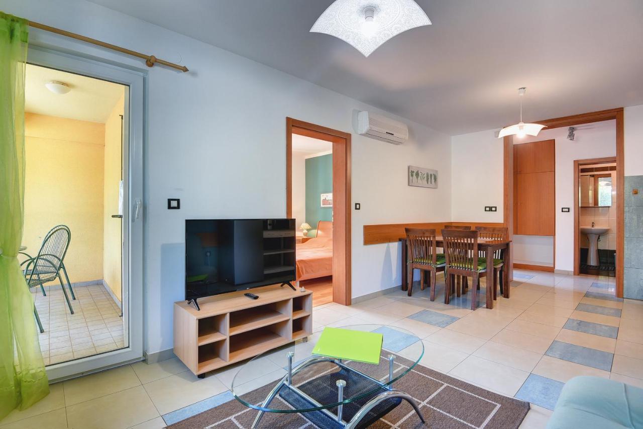 Apartments Universe Πούλα Εξωτερικό φωτογραφία