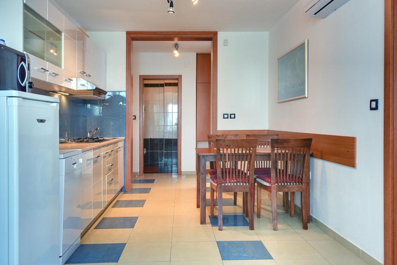 Apartments Universe Πούλα Εξωτερικό φωτογραφία