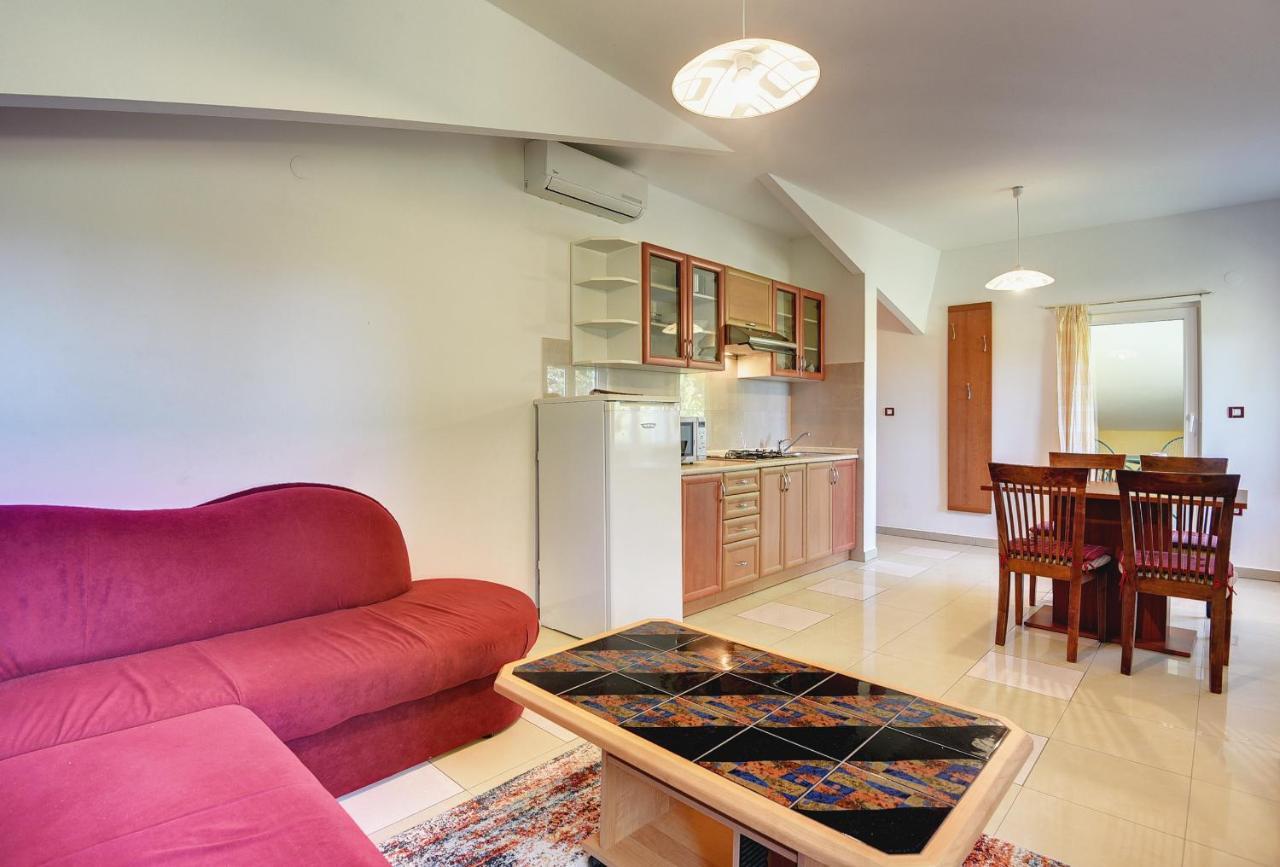 Apartments Universe Πούλα Εξωτερικό φωτογραφία