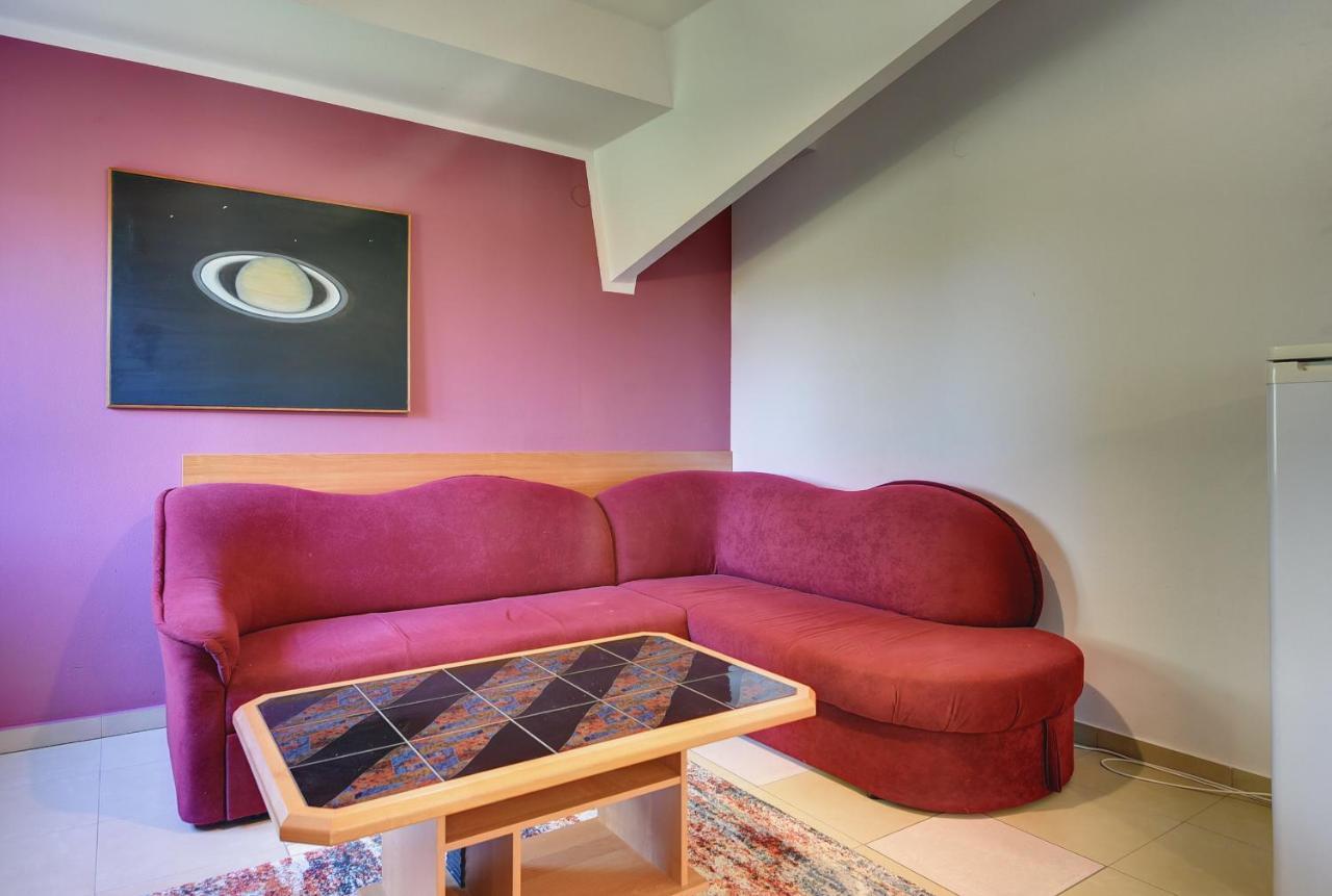 Apartments Universe Πούλα Εξωτερικό φωτογραφία