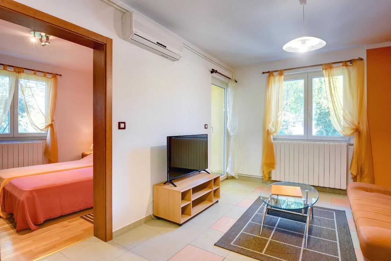 Apartments Universe Πούλα Εξωτερικό φωτογραφία