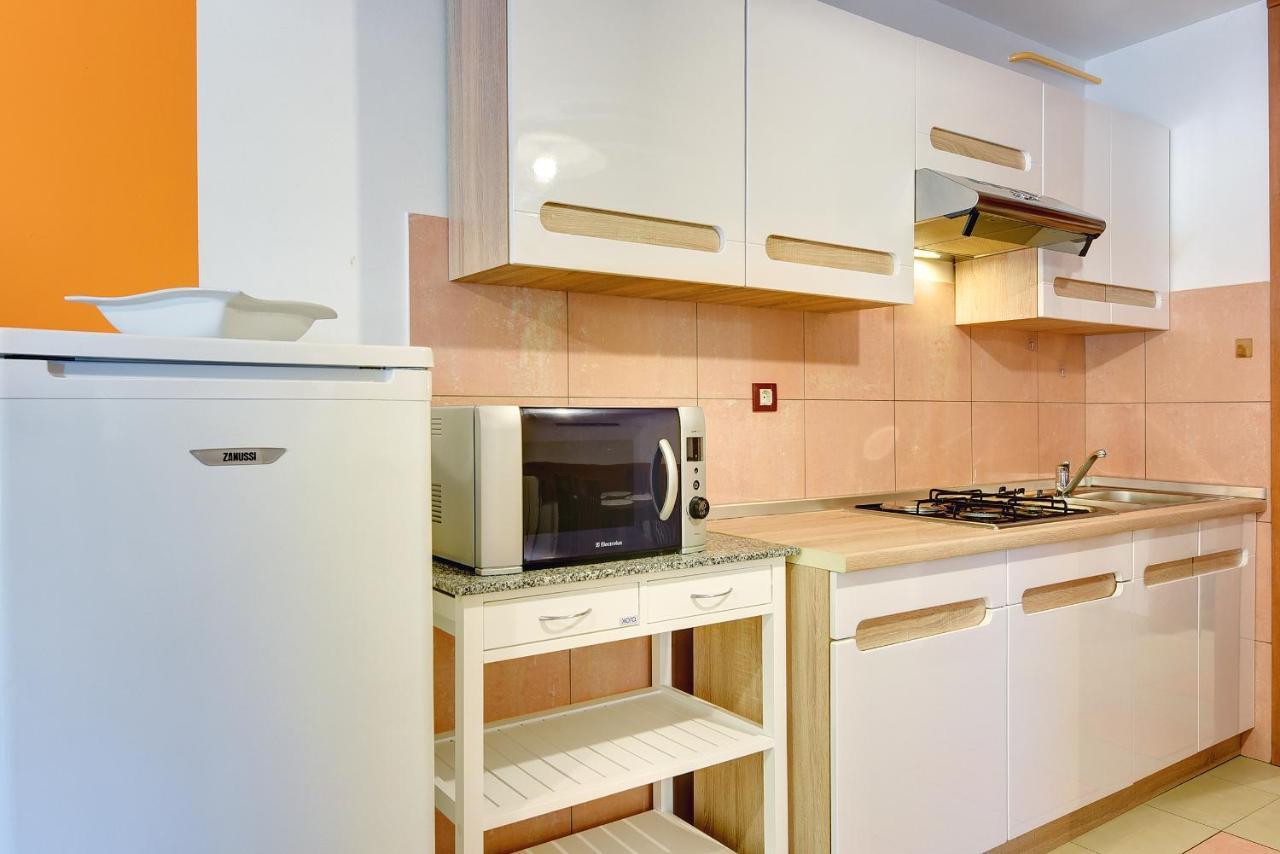 Apartments Universe Πούλα Εξωτερικό φωτογραφία
