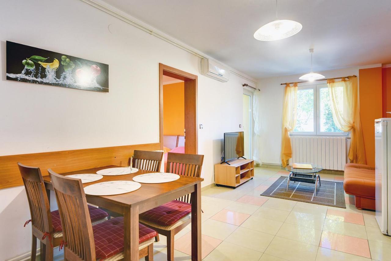 Apartments Universe Πούλα Εξωτερικό φωτογραφία