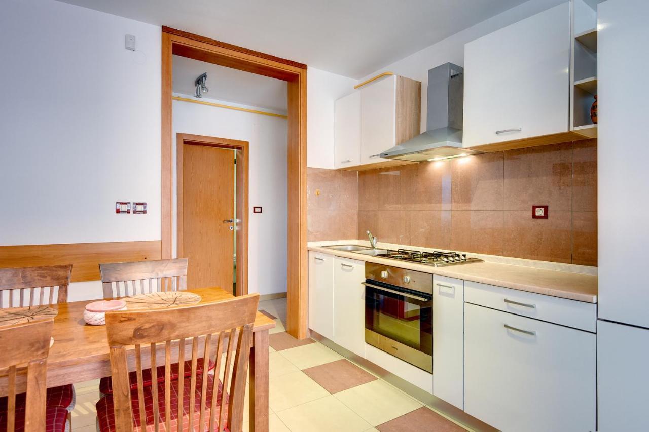 Apartments Universe Πούλα Εξωτερικό φωτογραφία