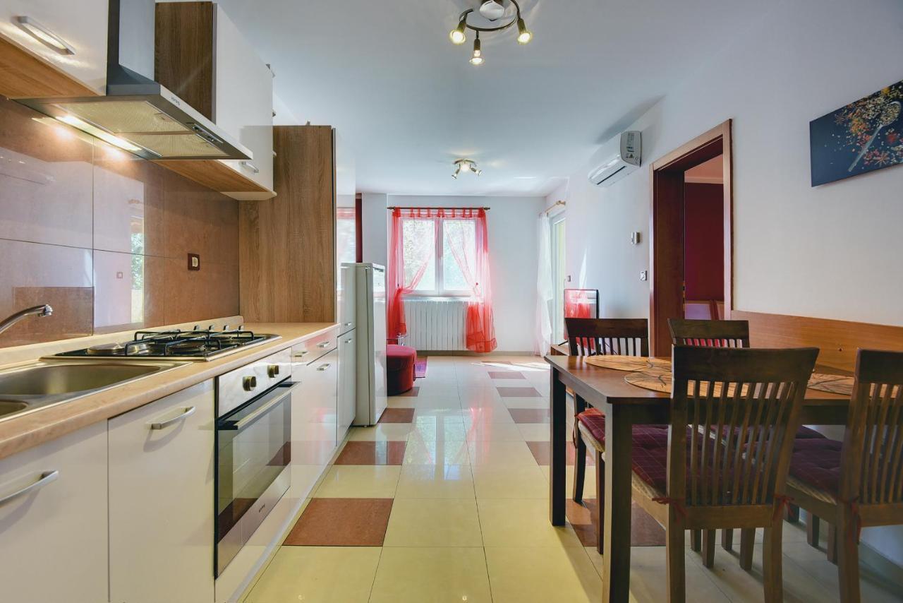 Apartments Universe Πούλα Εξωτερικό φωτογραφία