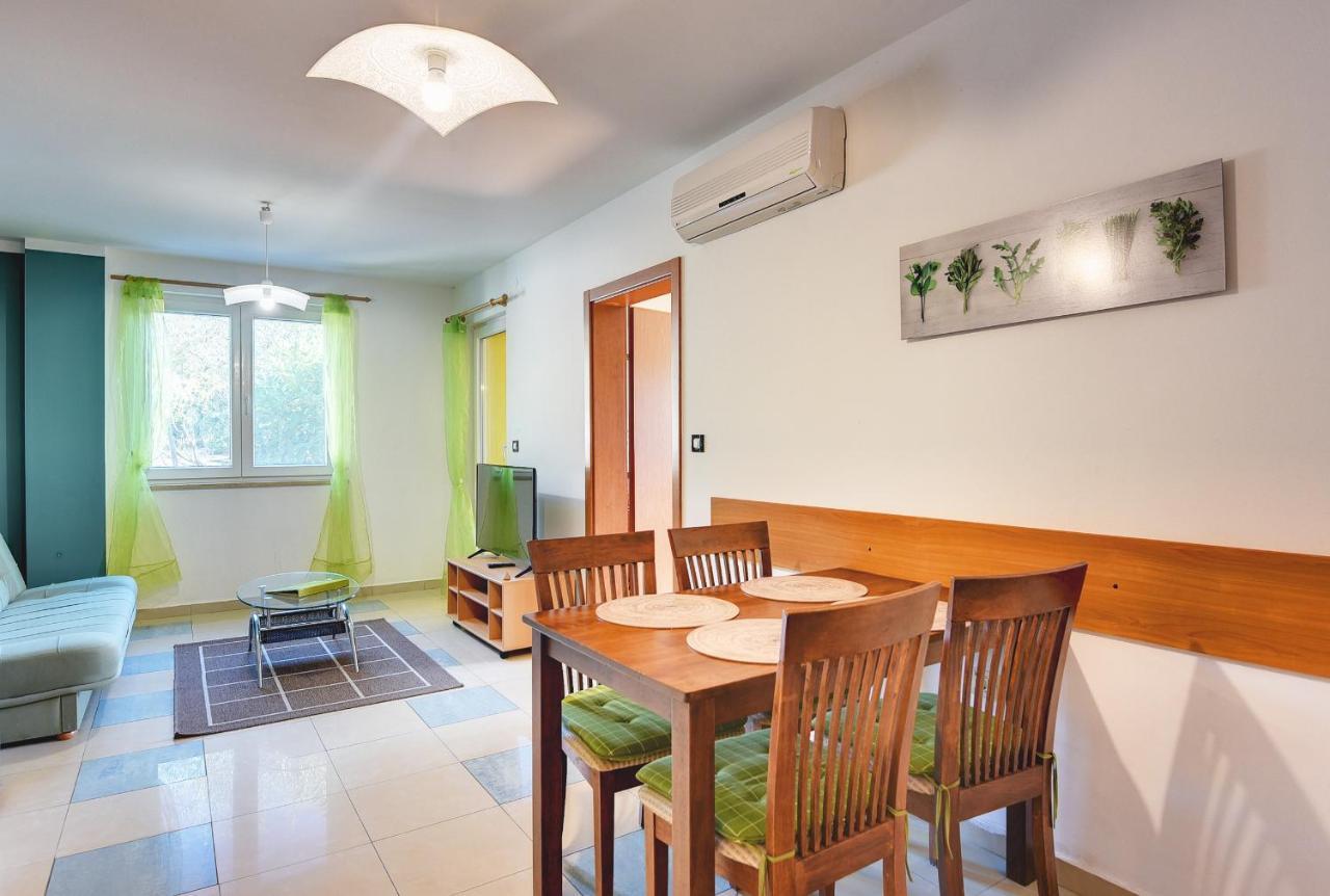 Apartments Universe Πούλα Εξωτερικό φωτογραφία