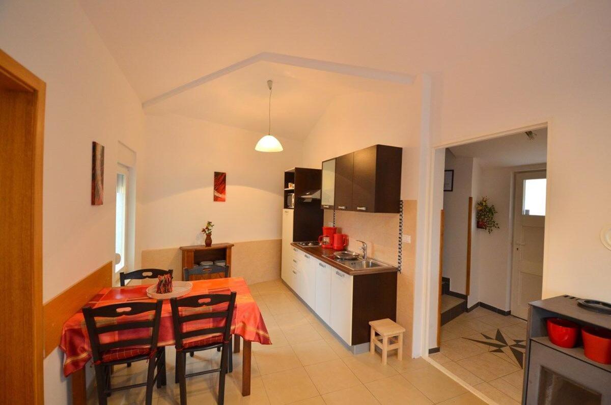Apartments Universe Πούλα Εξωτερικό φωτογραφία